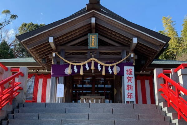 閑散とした神祇大社