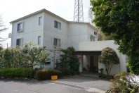 熱海市桃山町・駅裏高台のRC造3階建の海&市街望む温泉付売旅館