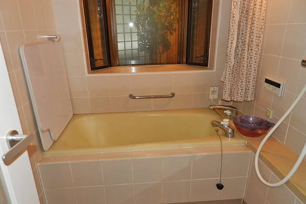 室内の浴室も戸別温泉で室内でも熱海の温泉がお楽しみ頂けます