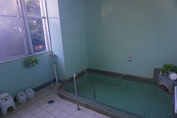温泉大浴場は建物内ではなく、同じ敷地内ではありますが離れにあります