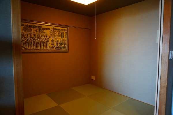琉球畳を敷いた約4.5帖の和室