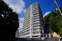 熱海ハイプラザ・閑静な住宅地に佇む戸別温泉付マンション
