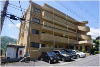 オレンジヴィラ湯河原・高台に所在する緑に囲まれたマンション