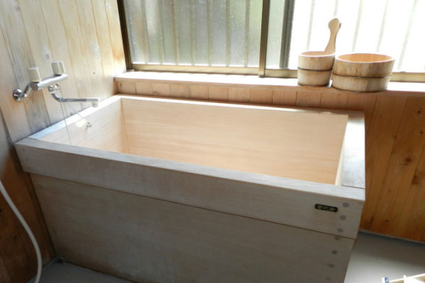 古代檜を使用したオーナー様拘りの浴槽です