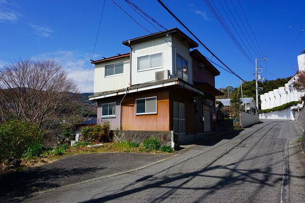 真鶴町岩 倉庫 車庫 作業場 中古戸建 熱海 湯河原 南箱根の不動産 別荘はワンストップ 熱海市役所横 真鶴町岩 倉庫 車庫 作業場 中古戸建 熱海 湯河原 南箱根の不動産 別荘はワンストップ 熱海市役所横