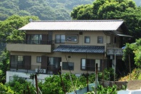 熱海市下多賀・みかん畑が点在する長閑な住環境で街並&相模湾望む大型邸宅