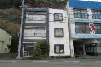 熱海市網代・国道135R沿いの老舗「ひもの銀座」街並びの中古戸建