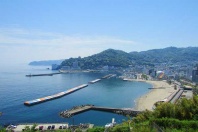 熱海市春日町・敷地100坪に芝庭広がる海~市街~花火望む温泉付拘りの和邸宅
