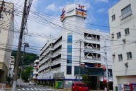 湯河原町土肥1丁目・街中大通りに面した売ビル