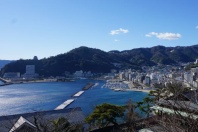 熱海市春日町・駅徒歩圏&温泉付 高台から海&夜景&花火望むRC造の大型邸宅