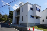 湯河原町吉浜・小高い丘の相模湾望む陽当たり良好の新築住宅