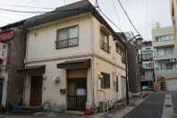 熱海市中央町・生活&交通便良好の温泉引込可能店舗併用中古戸建