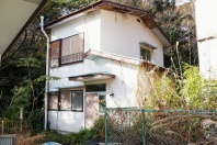 熱海市日金町・閑静な住宅地に所在するコンパクトな中古戸建