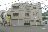 伊東市松原湯端町・駅徒歩1分 生活便&交通便良好な店舗付き住宅