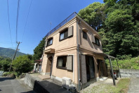 熱海市梅花町・緑に囲まれた長閑な住宅地に所在 屋上付きRC造の戸建