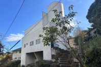熱海市西熱海町・自然の緑に包まれた心安らぐ住環境 RC造の中古戸建