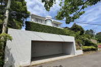 あじろ南熱海が丘・大海原望む庭にお洒落なガゼボのあるRC造大型邸宅