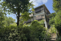 熱海市泉・緑溢れ心地良い風の抜ける住環境に所在の中古戸建