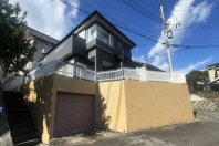 湯河原町吉浜・高台角地に所在 南向きで陽当たり＆通風良好の中古戸建