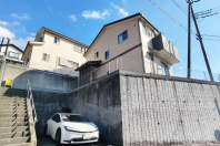 真鶴町岩・道上高台に所在する見晴し＆陽当たり良好の築浅戸建