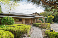 伊東市八幡野・自然美と和の贅を堪能する温泉＆プール付き平屋邸宅