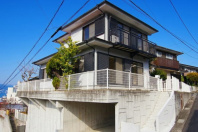 熱海市下多賀・駅徒歩約3分 高台より街並み 海望む全2面採光の中古戸建