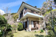 湯河原町宮上・四季を愛で、源泉に癒やされる。山並みを望む中古戸建