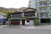 熱海市泉・緑深い閑静な地に佇む温泉付売地(古家付)
