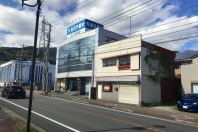 湯河原町中央1丁目・敷地約37坪の駅徒歩圏&大通り沿いの売地(古家付)