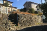 湯河原町城堀・敷地約５４坪の道上平坦　駅徒歩７分の住宅用地