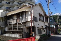 熱海市下多賀・駅徒歩2分 生活便&交通便良好の売地(古家付)