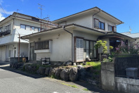 湯河原町中央・駅徒歩10分の利便性の良い古家付売地 約44坪