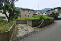 湯河原町鍛冶屋・閑静な住宅地の角地に所在する約46坪の売地