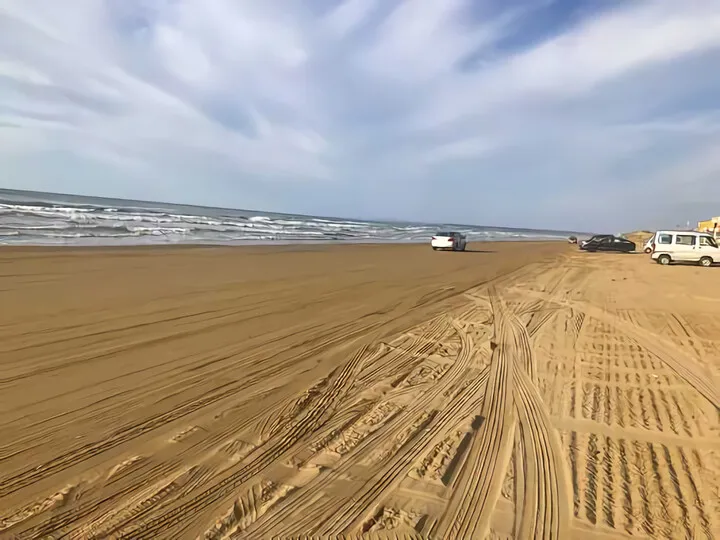 日本で唯一!砂浜を車で走れる!