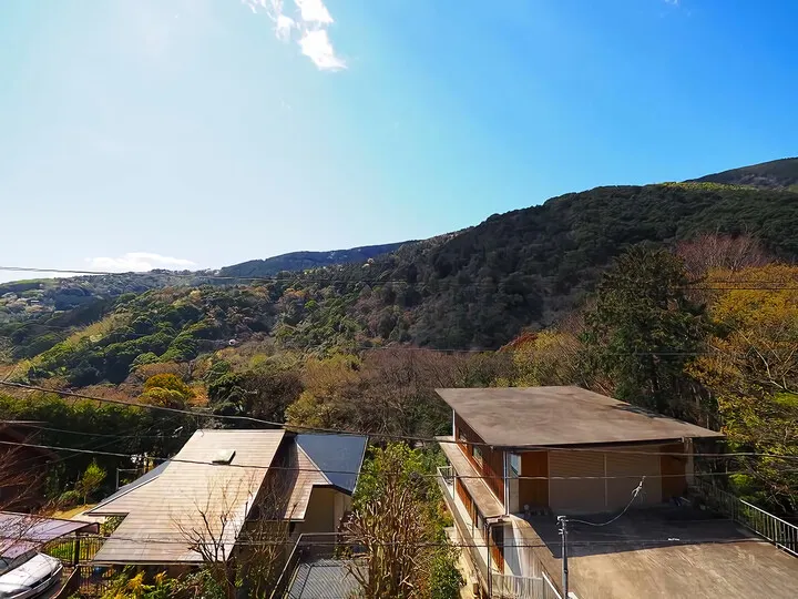 美しい山並みの借景