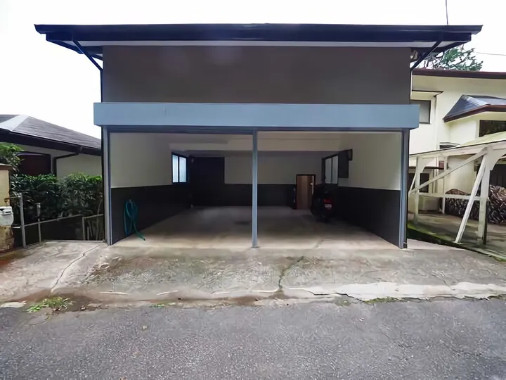 二台分の大型ガレージ