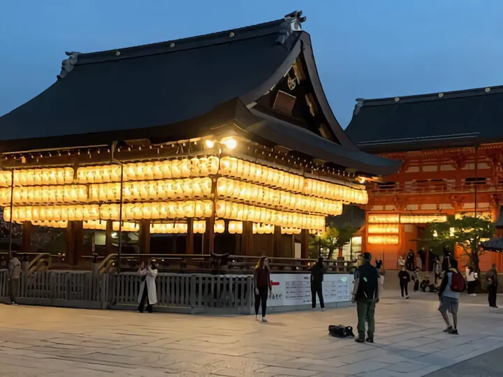夜の八坂神社