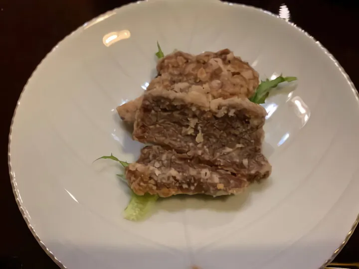 ステーキハウスはまだ