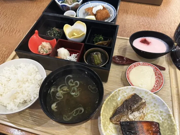 朝食