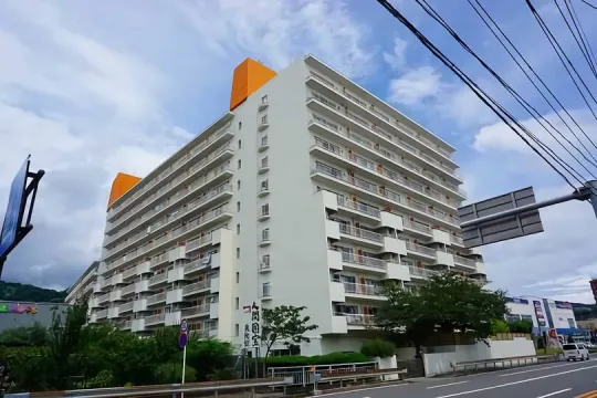 湯河原ロイヤルハイツA棟・温泉大浴場付き利便性良好 平坦地に所在 MS