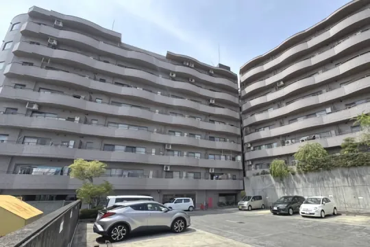 シーガルハイツ湯河原・駅徒歩圏 朝陽が心地よい開放的な角部屋 6階