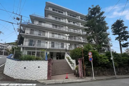 秀和熱海西山レジデンス・日照良好 閑静な住宅地に建つ温泉付MS 2階