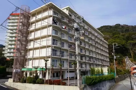 マンハイム熱海・バス停徒歩1分で利便性良好　共用施設充実のMS 2階