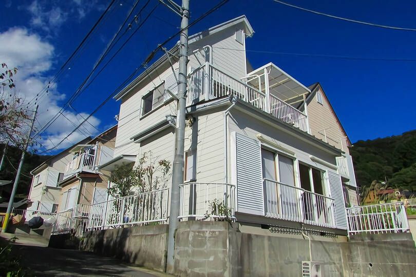 熱海市上多賀・小高い丘に建つ網代湾＆花火大会望む陽当たり良好の中古戸建