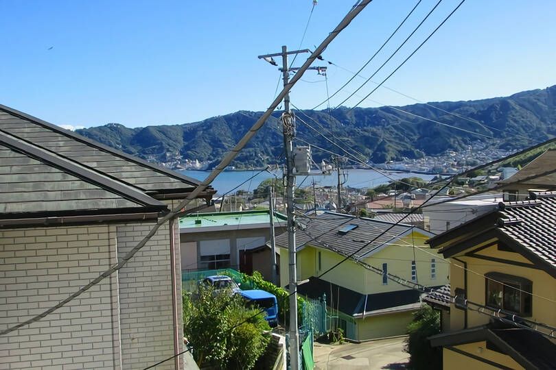 熱海市上多賀・小高い丘に建つ網代湾＆花火大会望む陽当たり良好の中古戸建