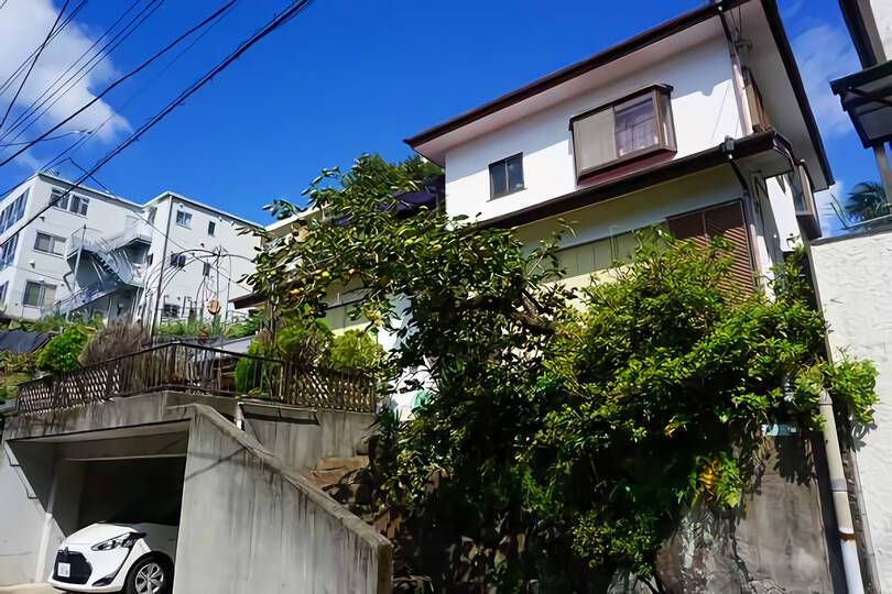 熱海市緑が丘町・山並み望む日照良好＆ガーデニング可能な中古戸建