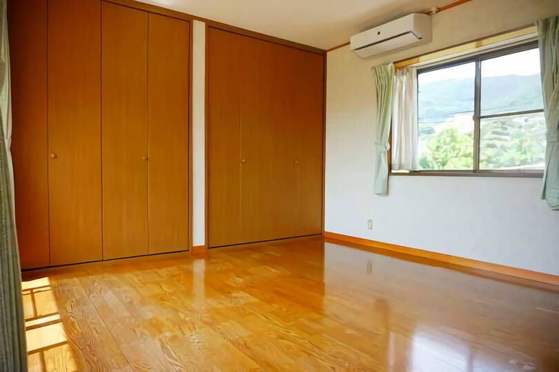 湯河原町鍛冶屋・全室二面採光の陽当たりの良い角地に所在する中古戸建 