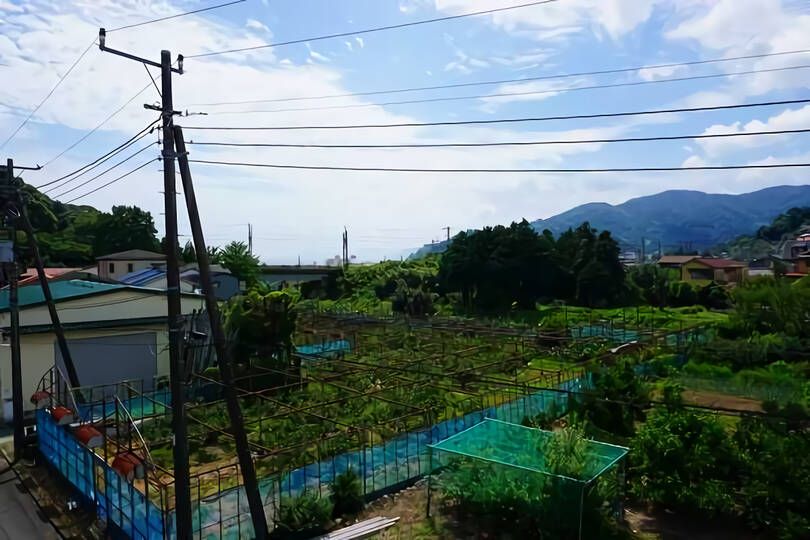 湯河原町鍛冶屋・全室二面採光の陽当たりの良い角地に所在する中古戸建 
