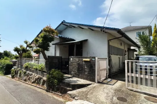 熱海市西熱海町1丁目・閑静な住宅地に立地する中古平屋建て