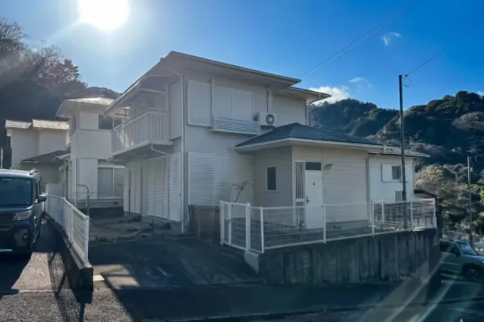 熱海市下多賀・自然豊かな住環境に所在する全居室2面採光の中古戸建